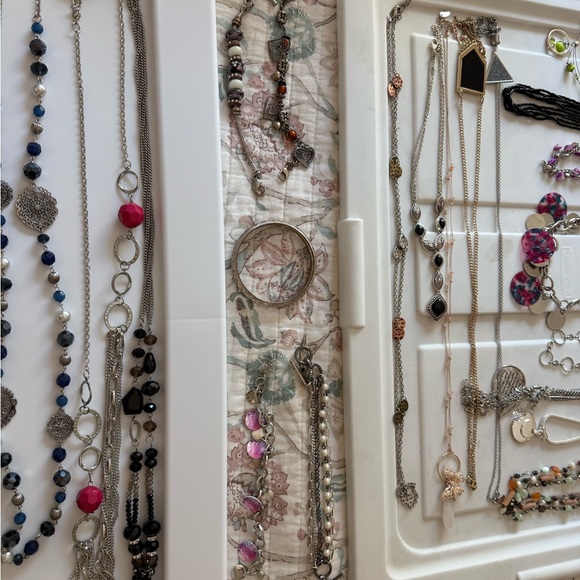 Various 24 Necklaces 5 Bracelets and 4 Earrings - Picture 2 of 3